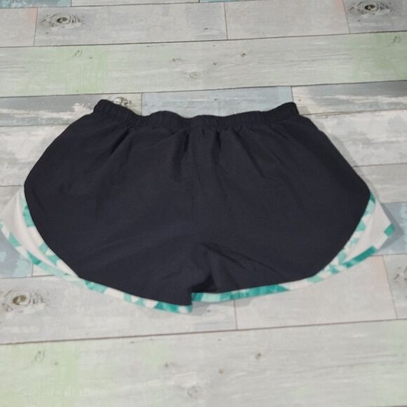 Under Armour Black, Green, & White Running Shorts sz Small - Picture 3 of 3